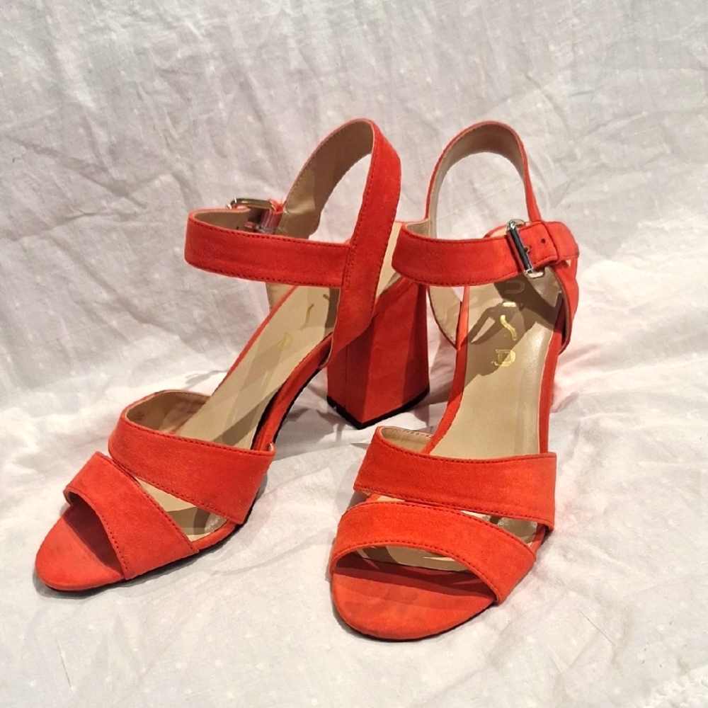 Unisa Medium Red Fabric Unirexxa Style Strappy Heel Size 9 Medium